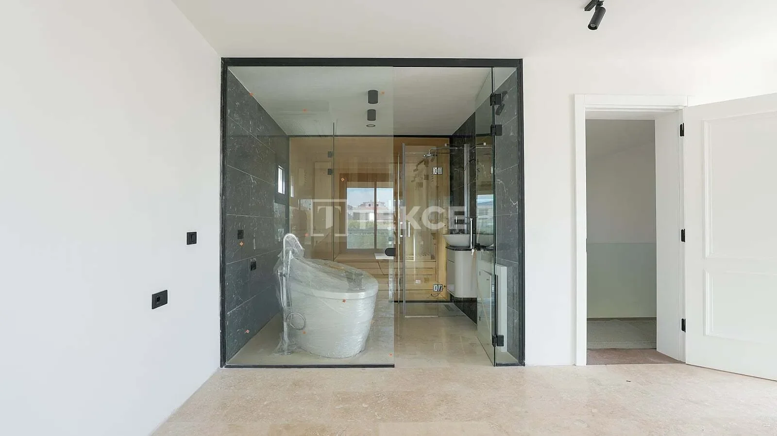 Gallery photo 3