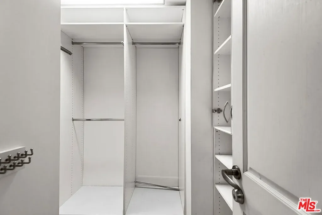 10490 Wilshire Boulevard 604, Los Angeles, California, United States. - Photo 32