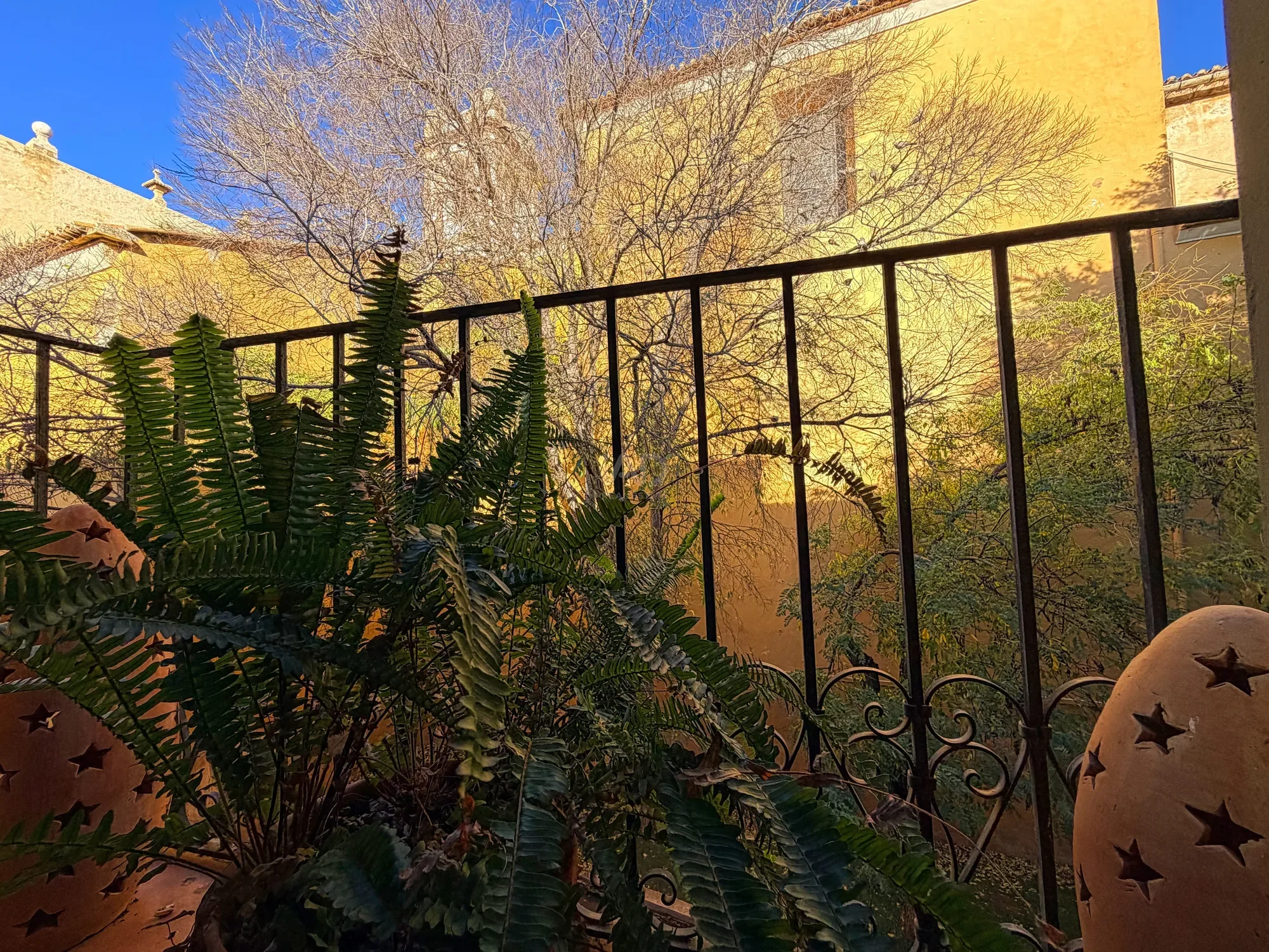 Exterior photo 5