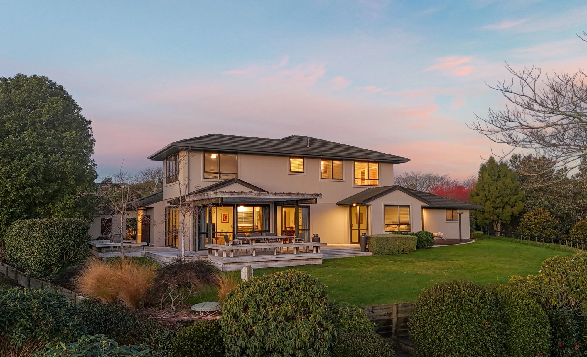 Exterior photo 5