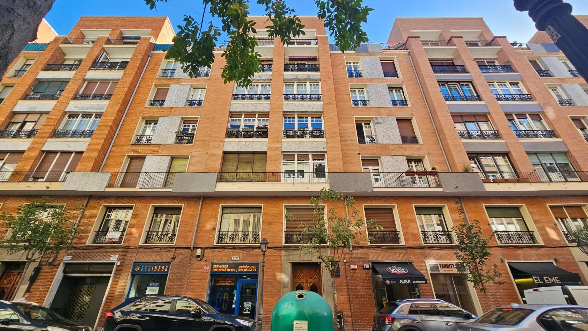 Exterior photo 1