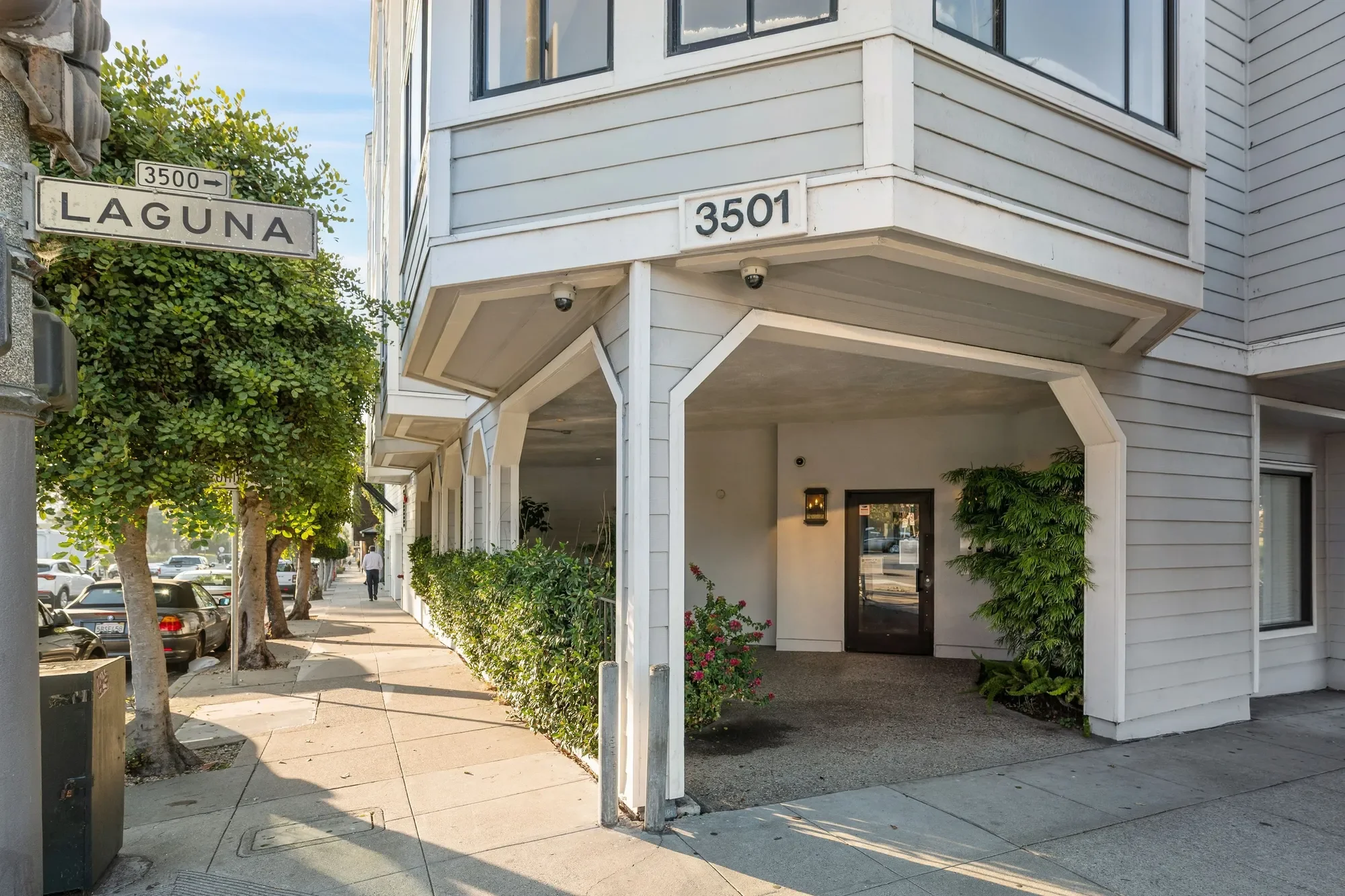 Exterior photo 11