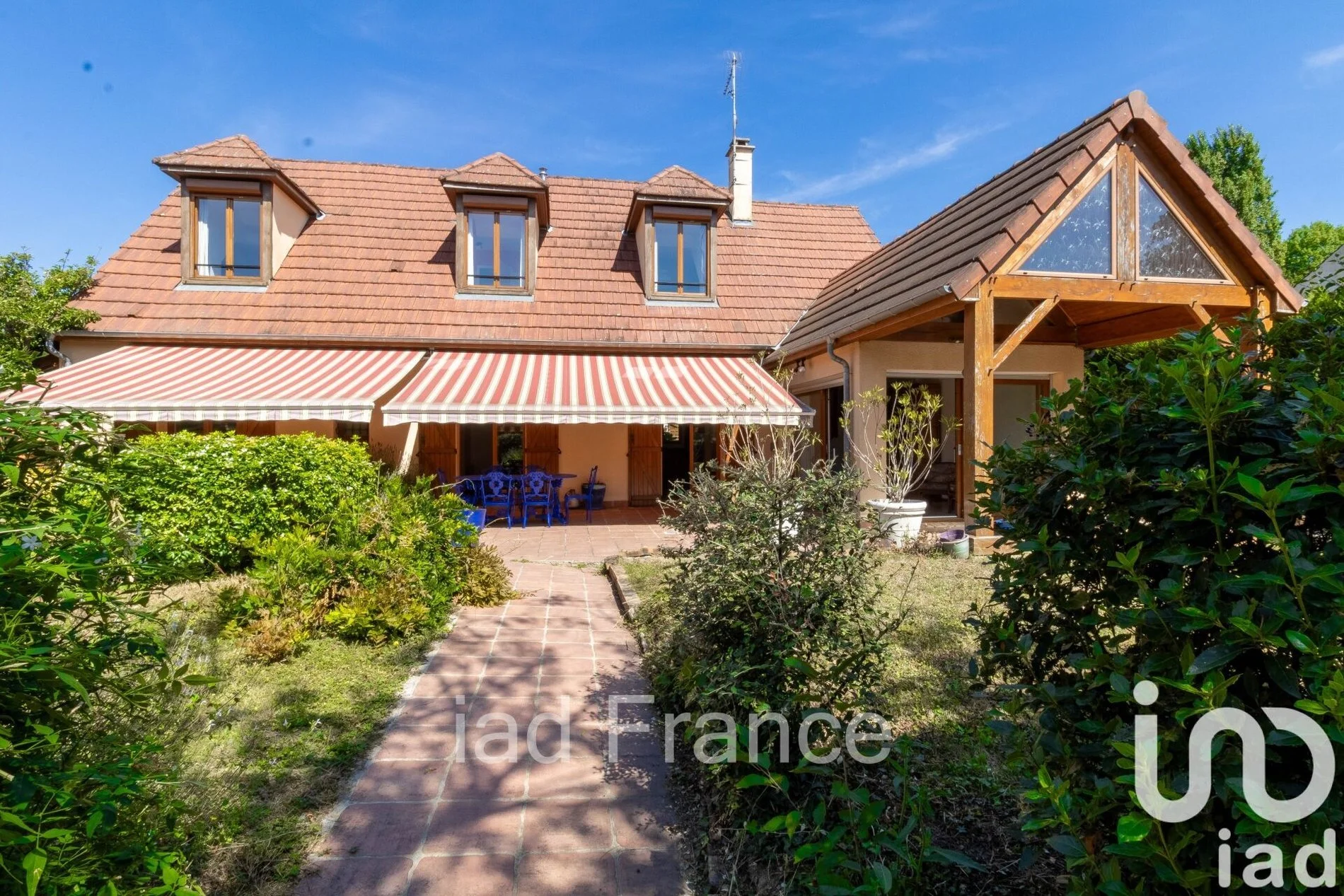 Exterior photo 7