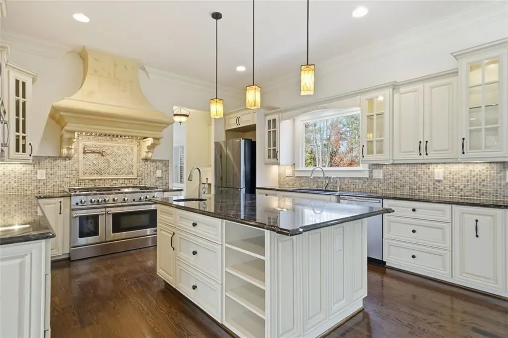 7611 Regency Circle, Sandy Springs, GA 30350, Atlanta, Georgia, United States. - Photo 47