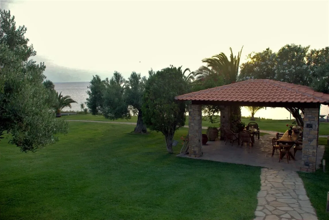 Exterior photo 7