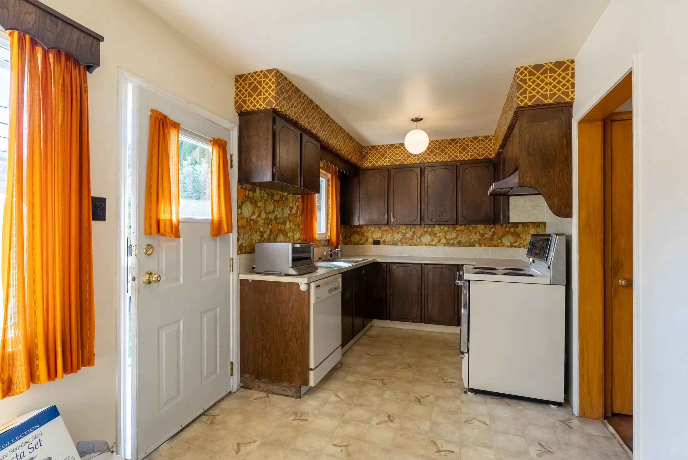 4730 Briarwood Crescent, Burnaby, BC V5G 2M6, Canada, Burnaby, British Columbia, Canada. - Photo 5
