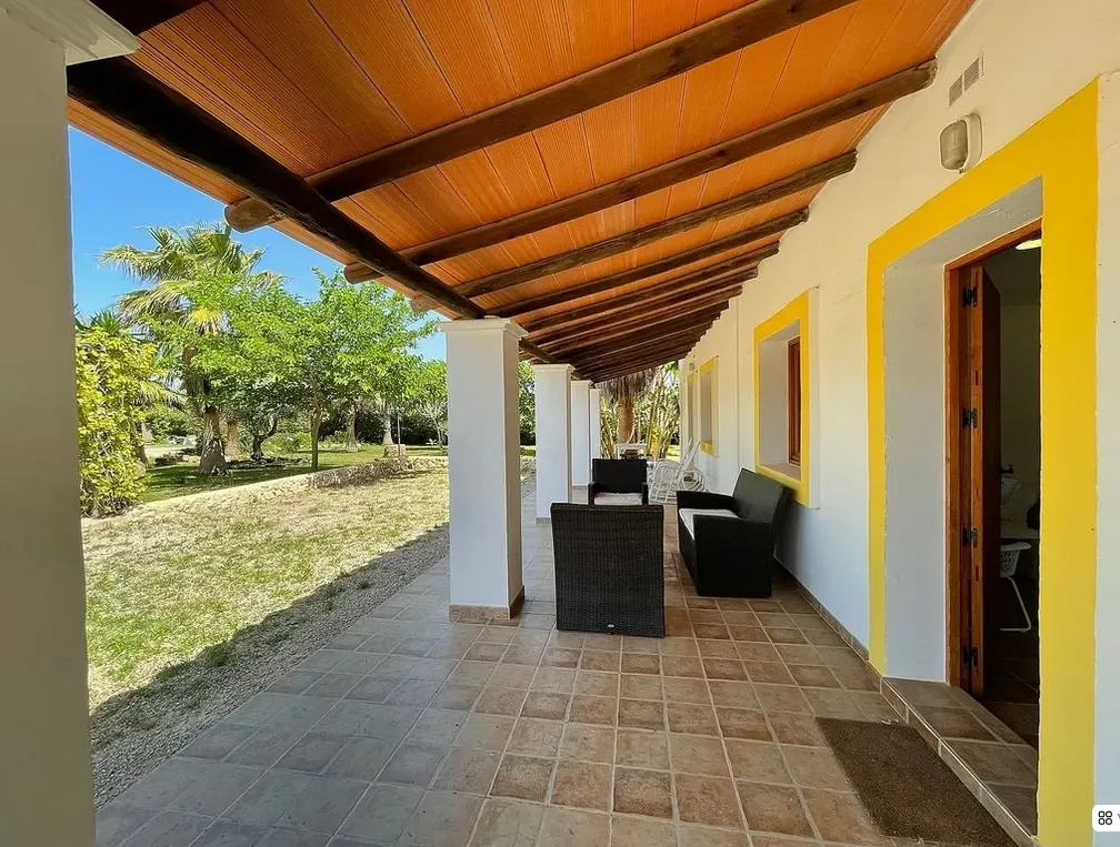 Exterior photo 7