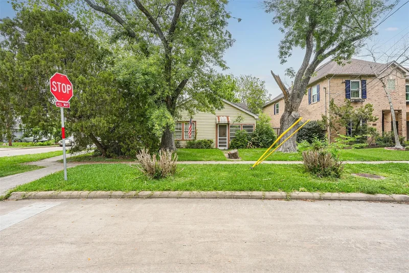 Single Family Residence in West University Place