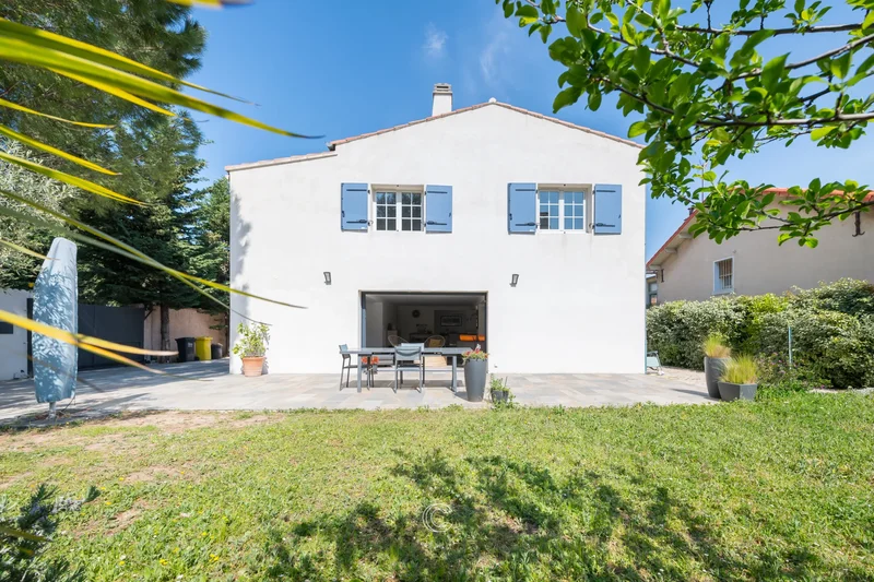 HEART OF SAINTE ANNE, SPACIOUS FAMILY VILLA FULLY RENOVATED