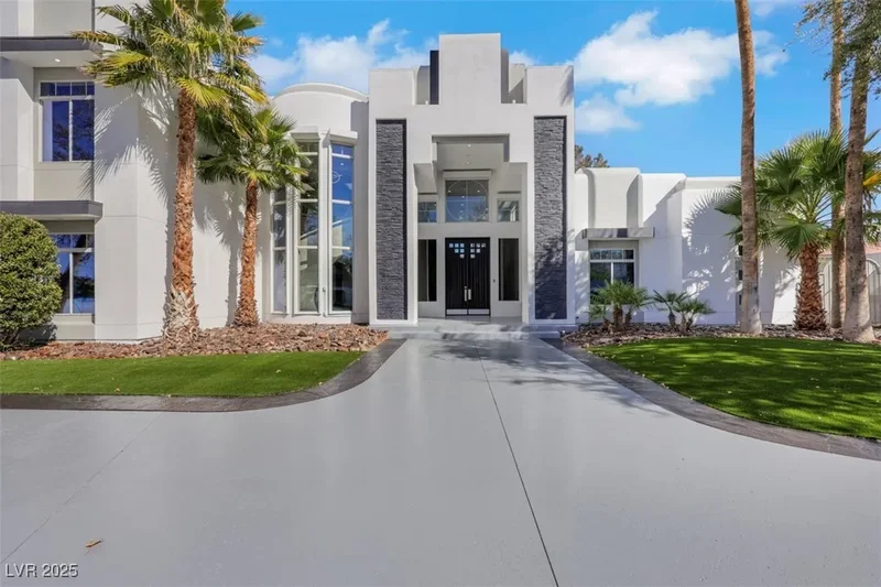 3860 Hildebrand Lane, Las Vegas, Nevada, United States. - Photo 2