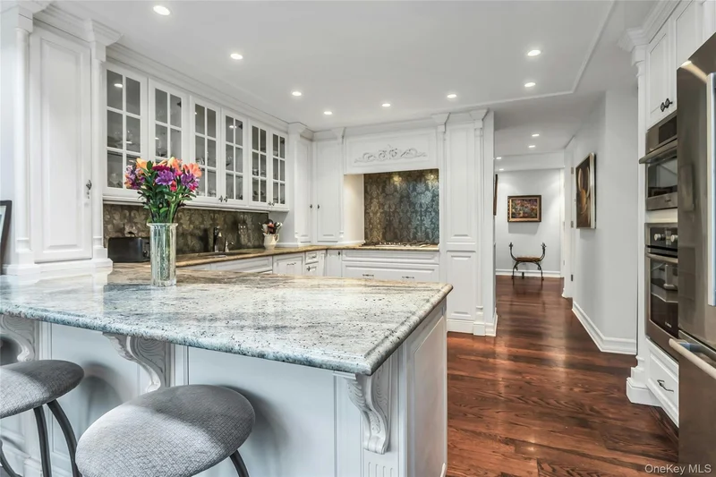 52 Hyde Court, Manhasset, NY 11030, Manhasset, New York, United States. - Photo 11