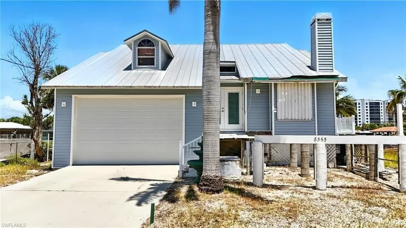 8363, Fort Myers Beach, Florida, United States. - Photo 10