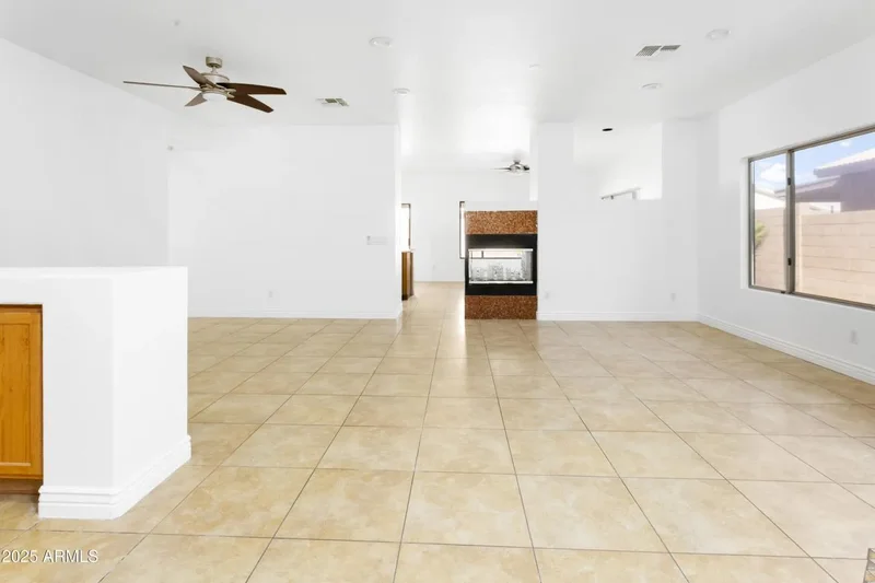 9446 W ALBERT Lane, Peoria, Arizona, United States. - Photo 3