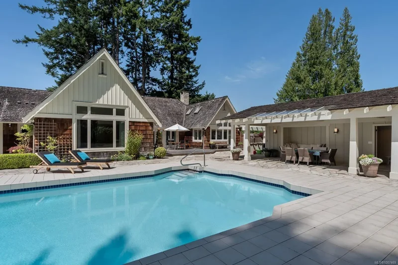 382 Judges Row, Qualicum Beach, British Columbia, Canada. - Photo 4