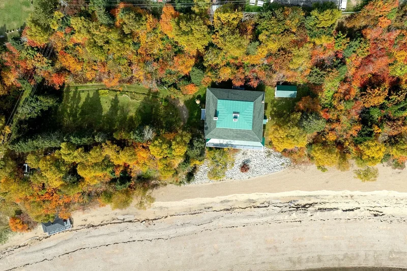 176 Rue du Bord de l'Eau, Tadoussac, QC G0T2A0, Tadoussac, Quebec, Canada. - Photo 15