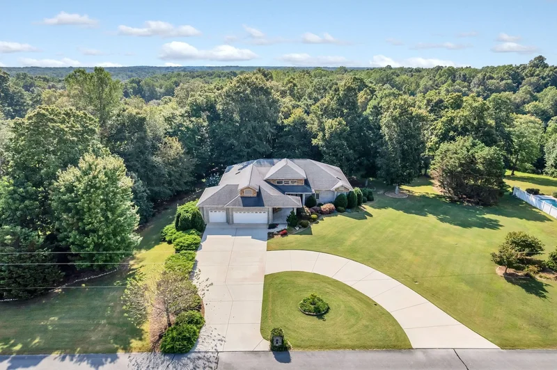 Single Family Residence in Winchester