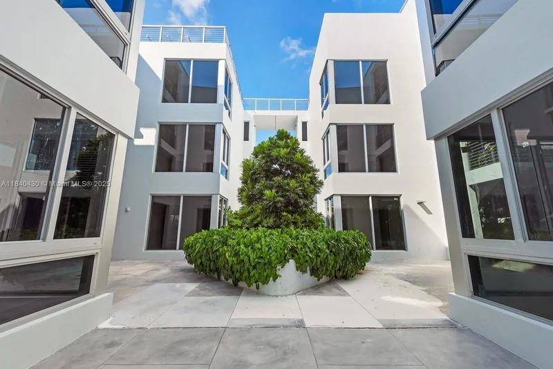 545 SW 11th St 105, Miami, Florida, United States. - Photo 5
