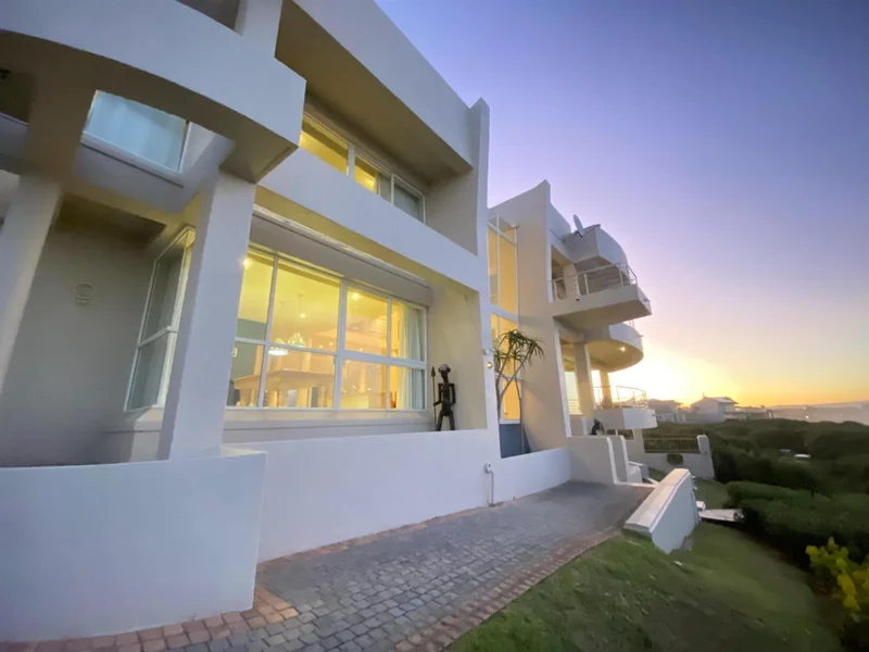 Wavecrest,
Jeffreys Bay,
Eastern Cape, Jeffreys Bay, Eastern Cape, South Africa. - Photo 11
