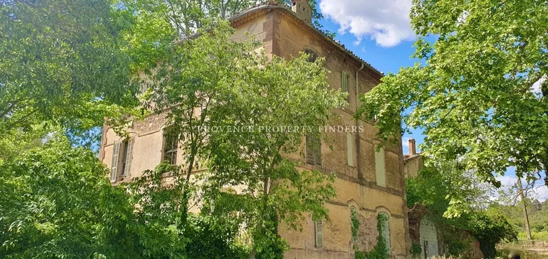 Le Cannet des Maures Old Castle Requires Major Renovations