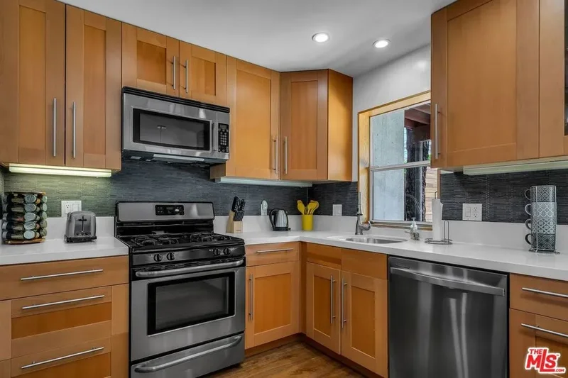 560 Westminster Avenue, Los Angeles, California, United States. - Photo 5