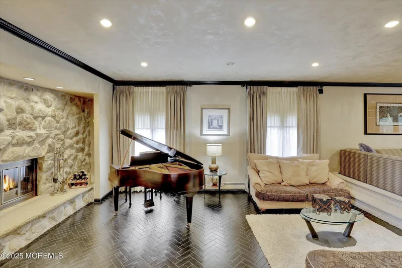 17 Emerald Drive, Marlboro Township, New Jersey, United States. - Photo 10