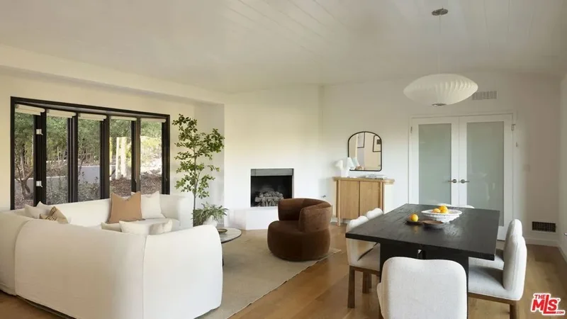 5692 Holly Oak Drive, Los Angeles, California, United States. - Photo 5