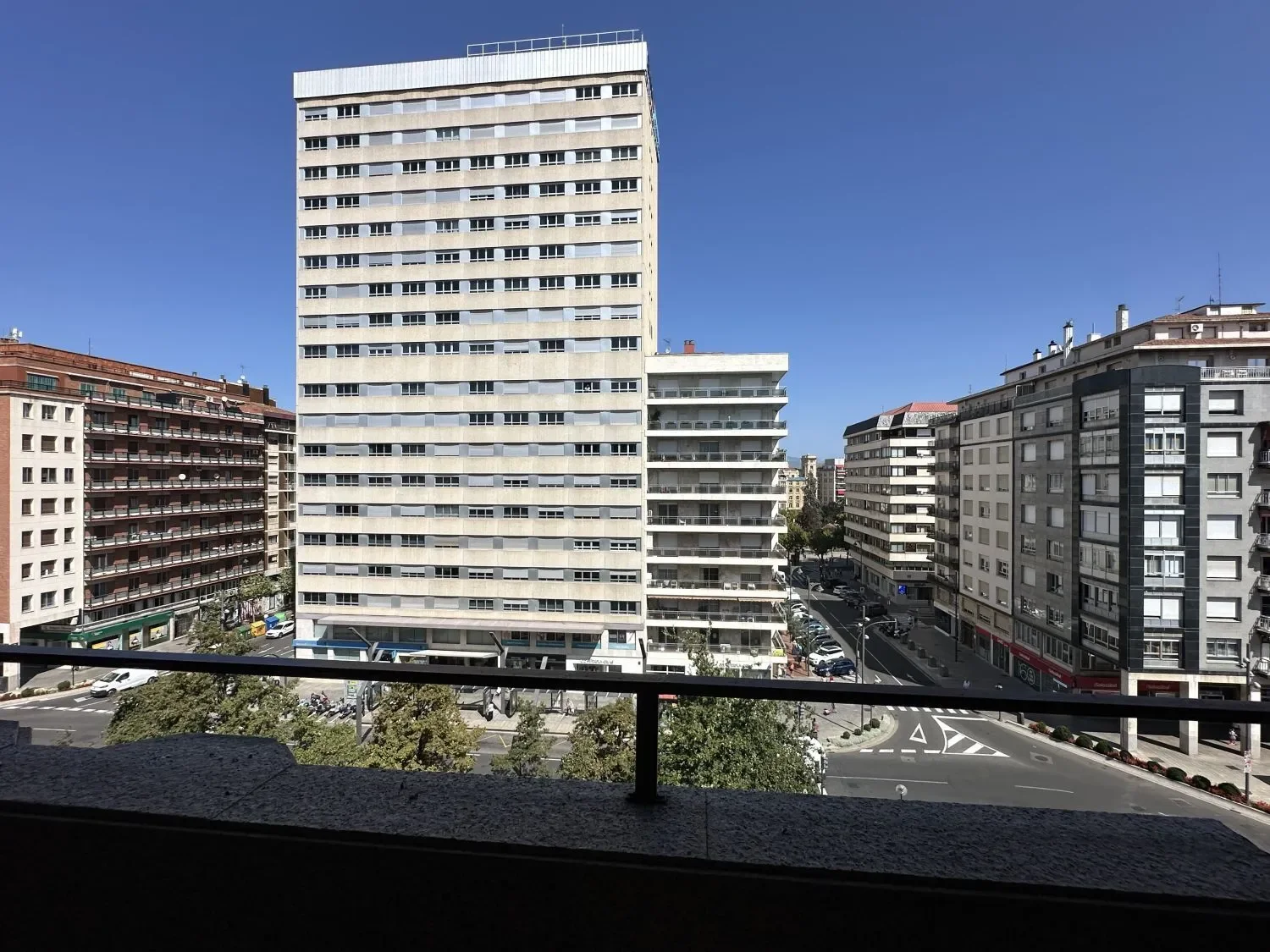 Exterior photo 7