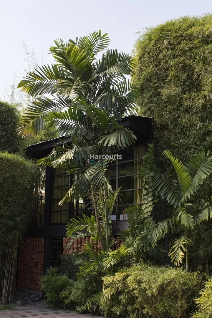 Exterior photo 7