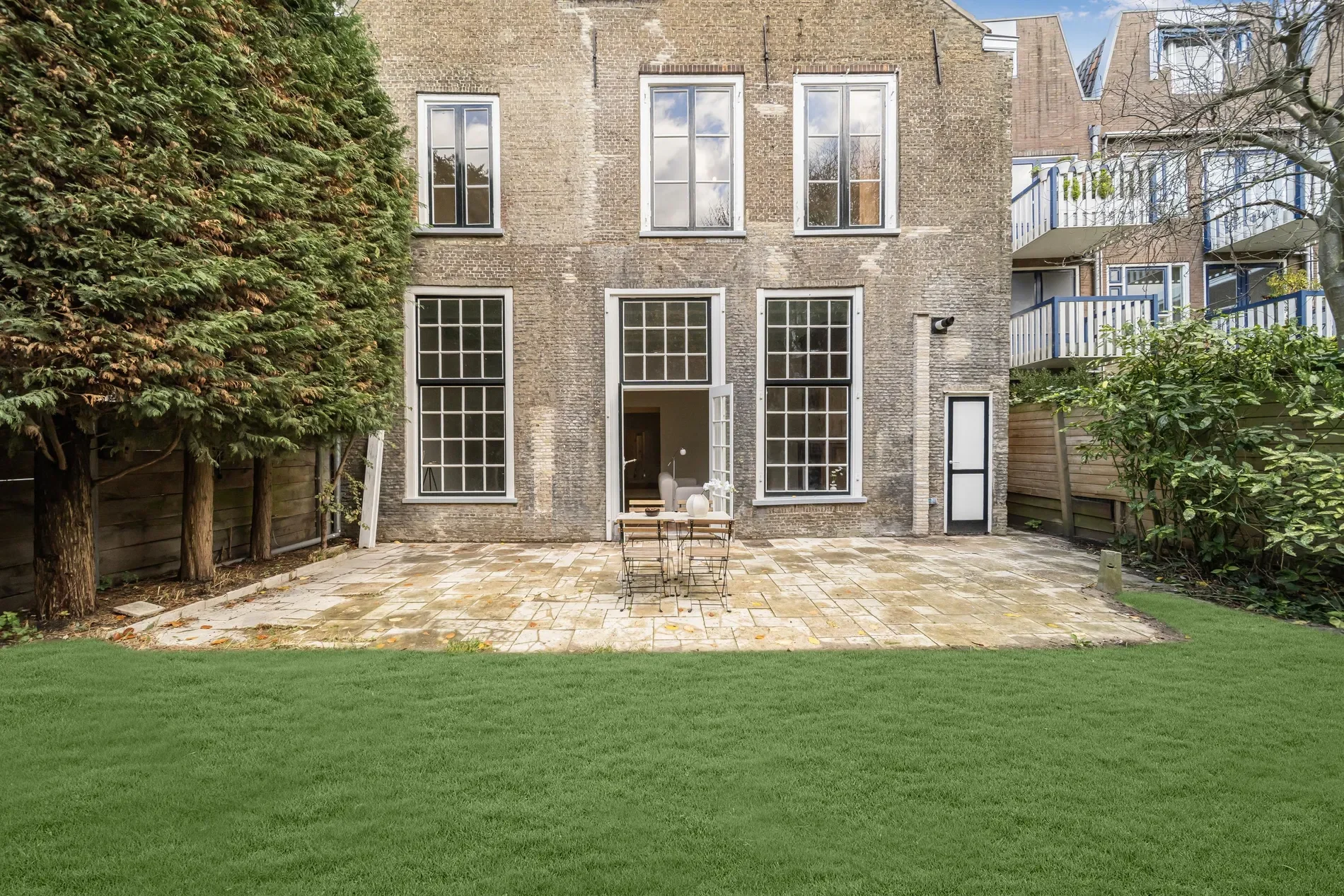 Exterior photo 9