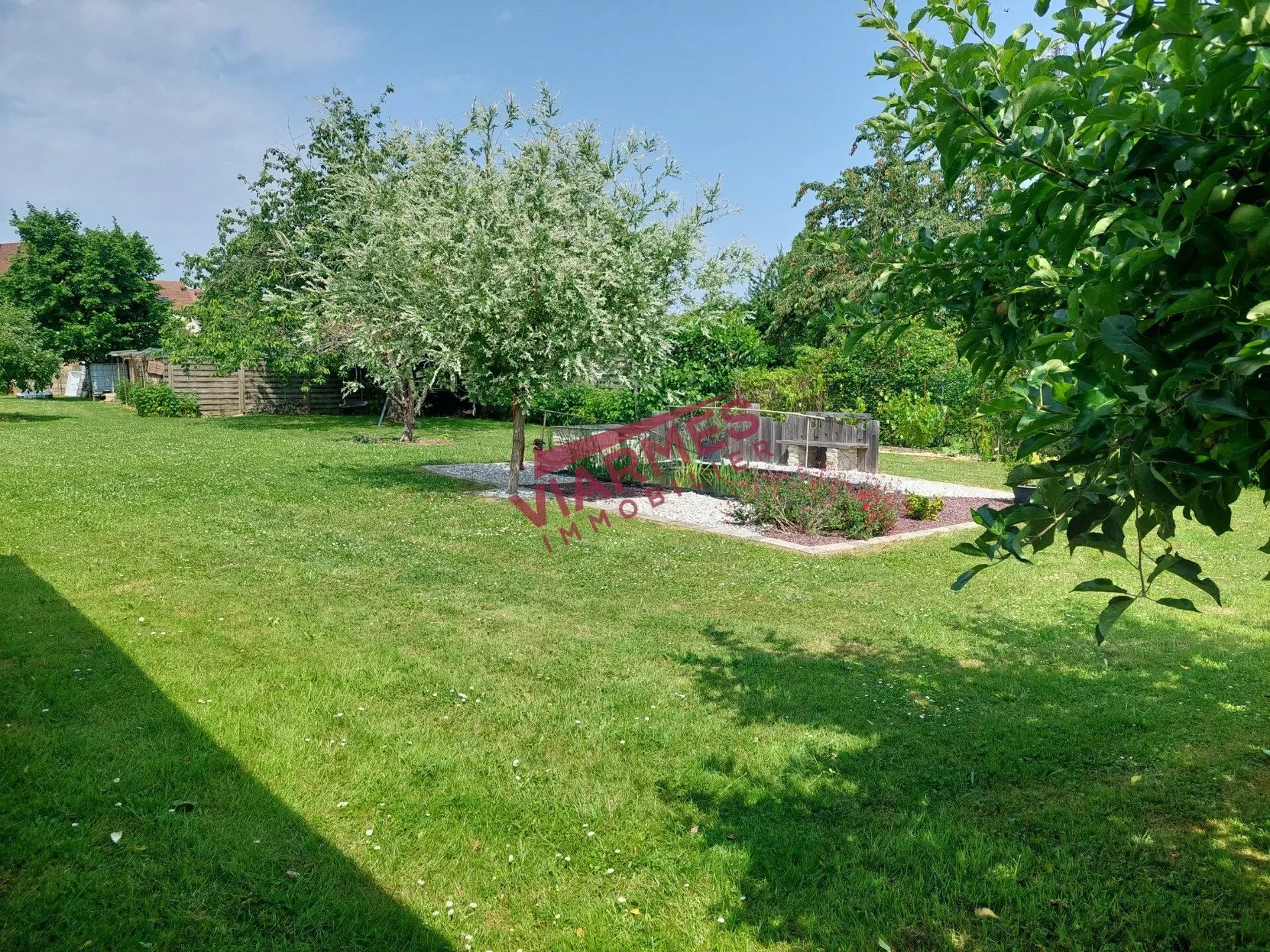 Exterior photo 2