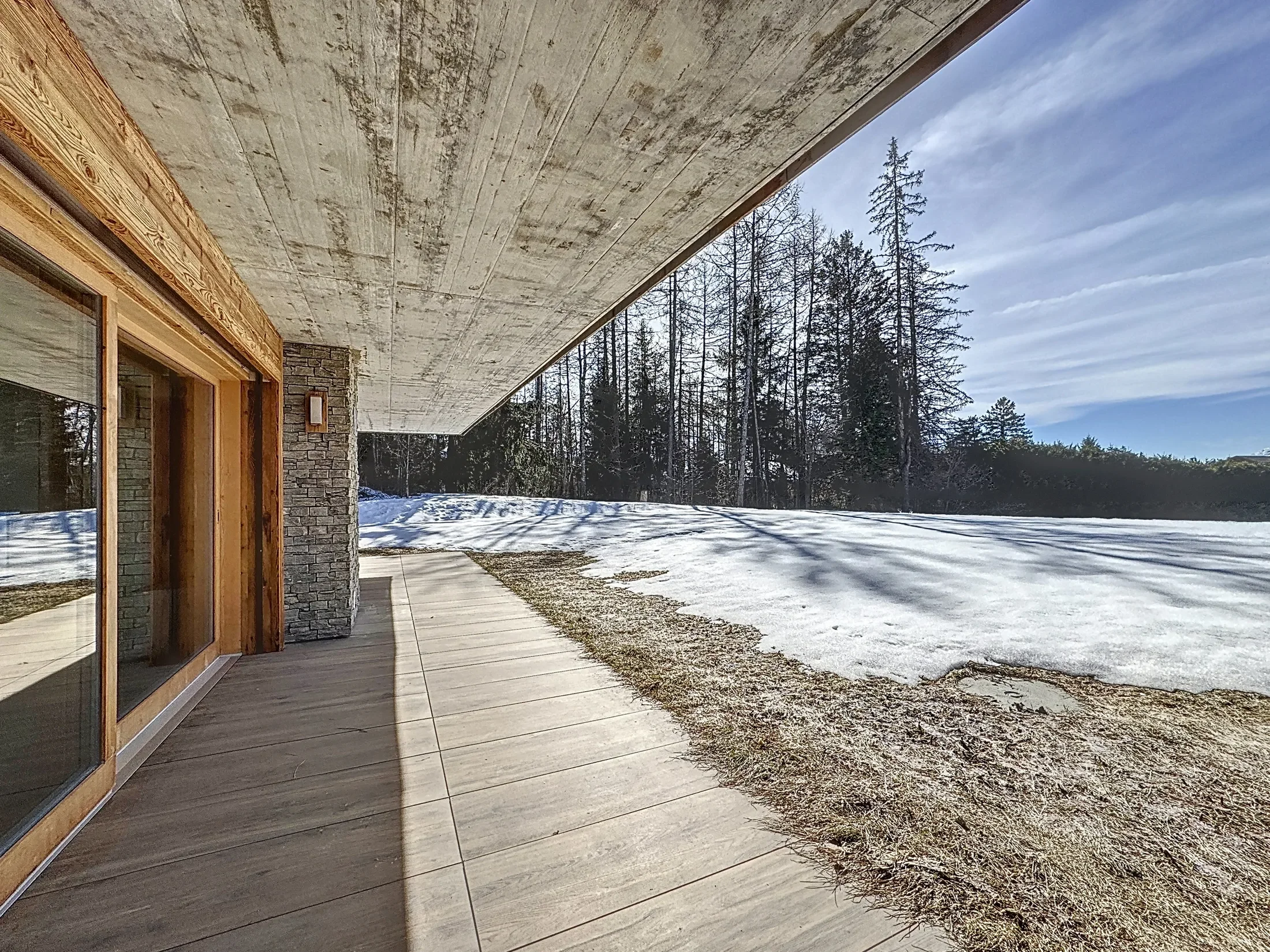 Exterior photo 2