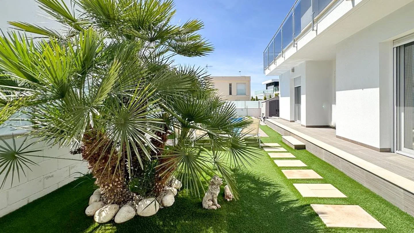 Exterior photo 9