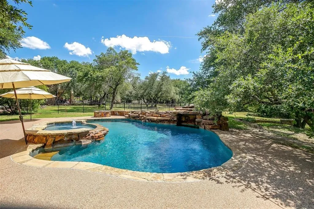 9549 Dickson Road, Fort Worth, Texas, United States. - Photo 32