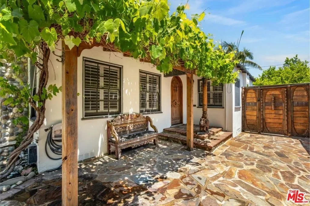 4940 Arcola Avenue, Los Angeles, California, United States. - Photo 11
