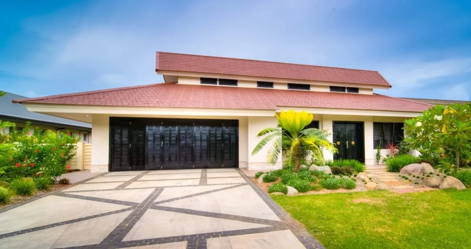 Exterior photo 6