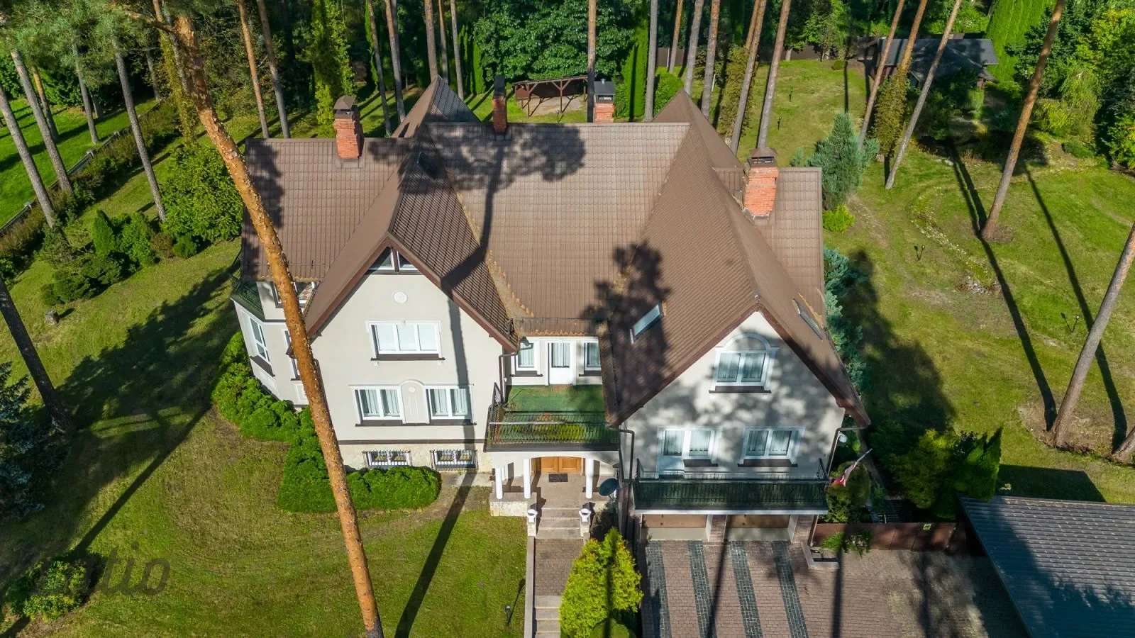 Exterior photo 2