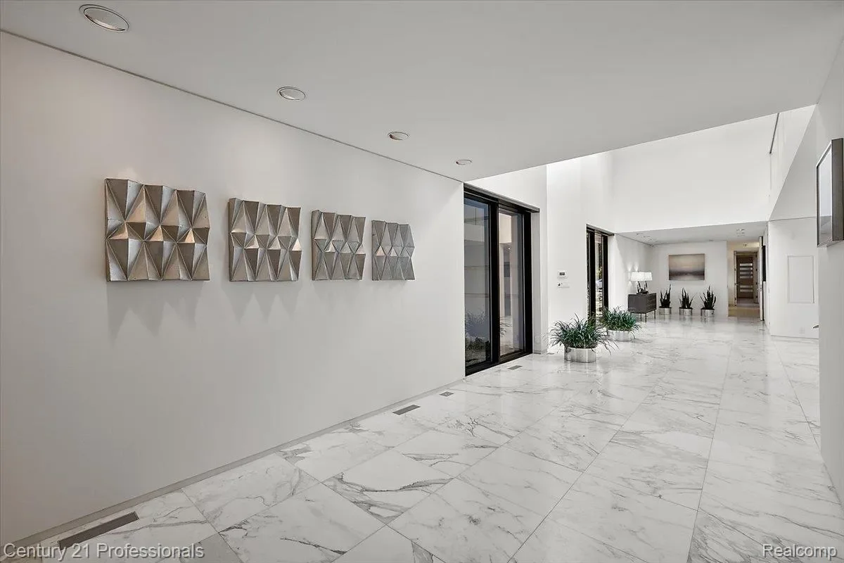 Gallery photo 3