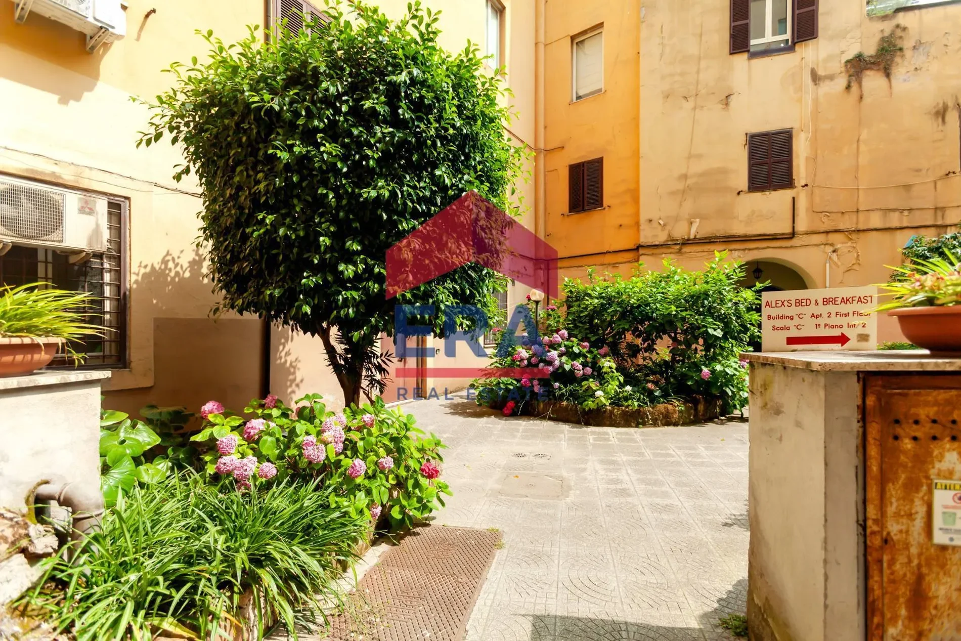 Exterior photo 4
