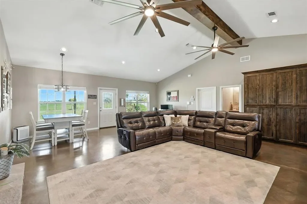 1106 Private Road 425, Savoy, Texas, United States. - Photo 7