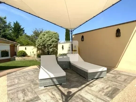 Exterior photo 4
