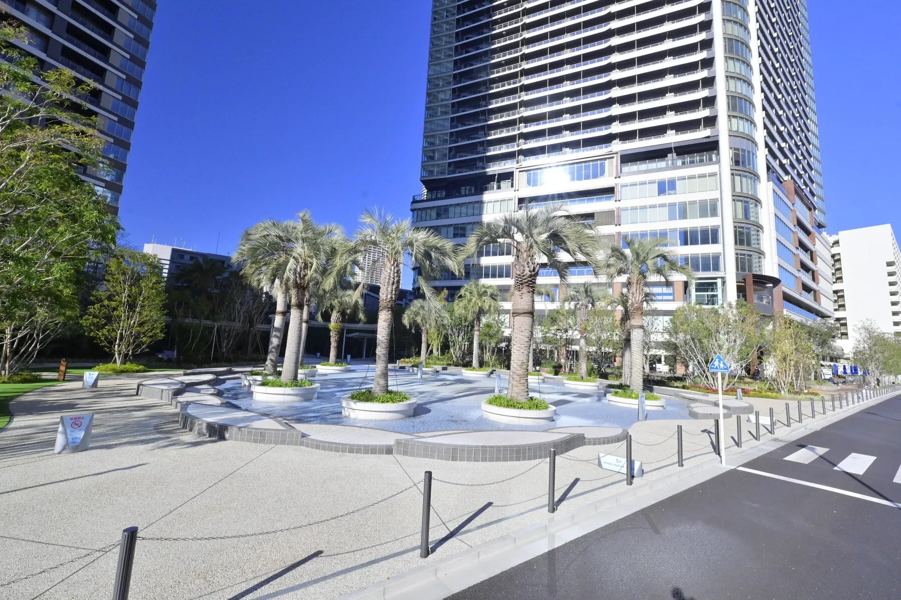 Exterior photo 3