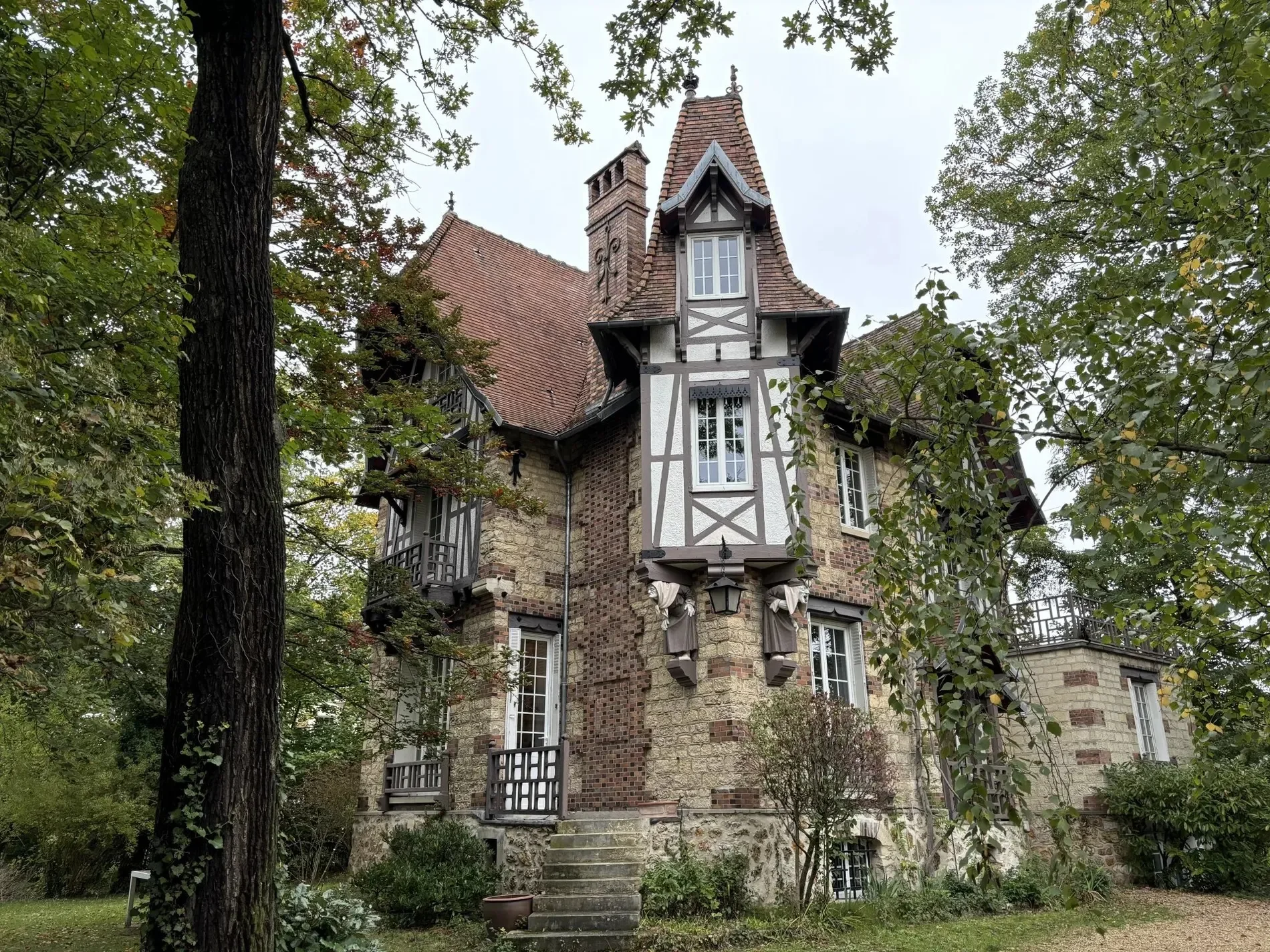 Exterior photo 5