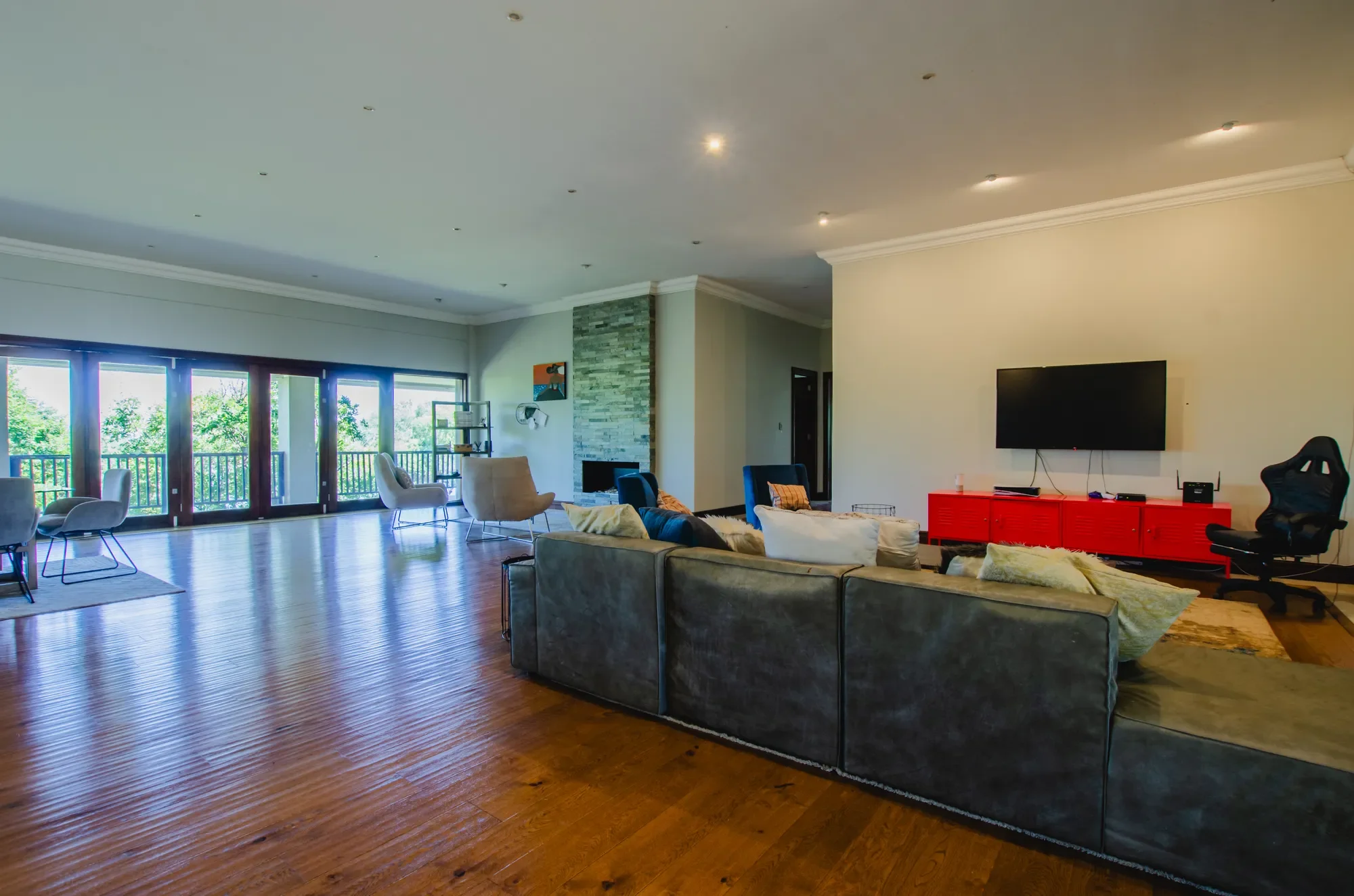 Gallery photo 10