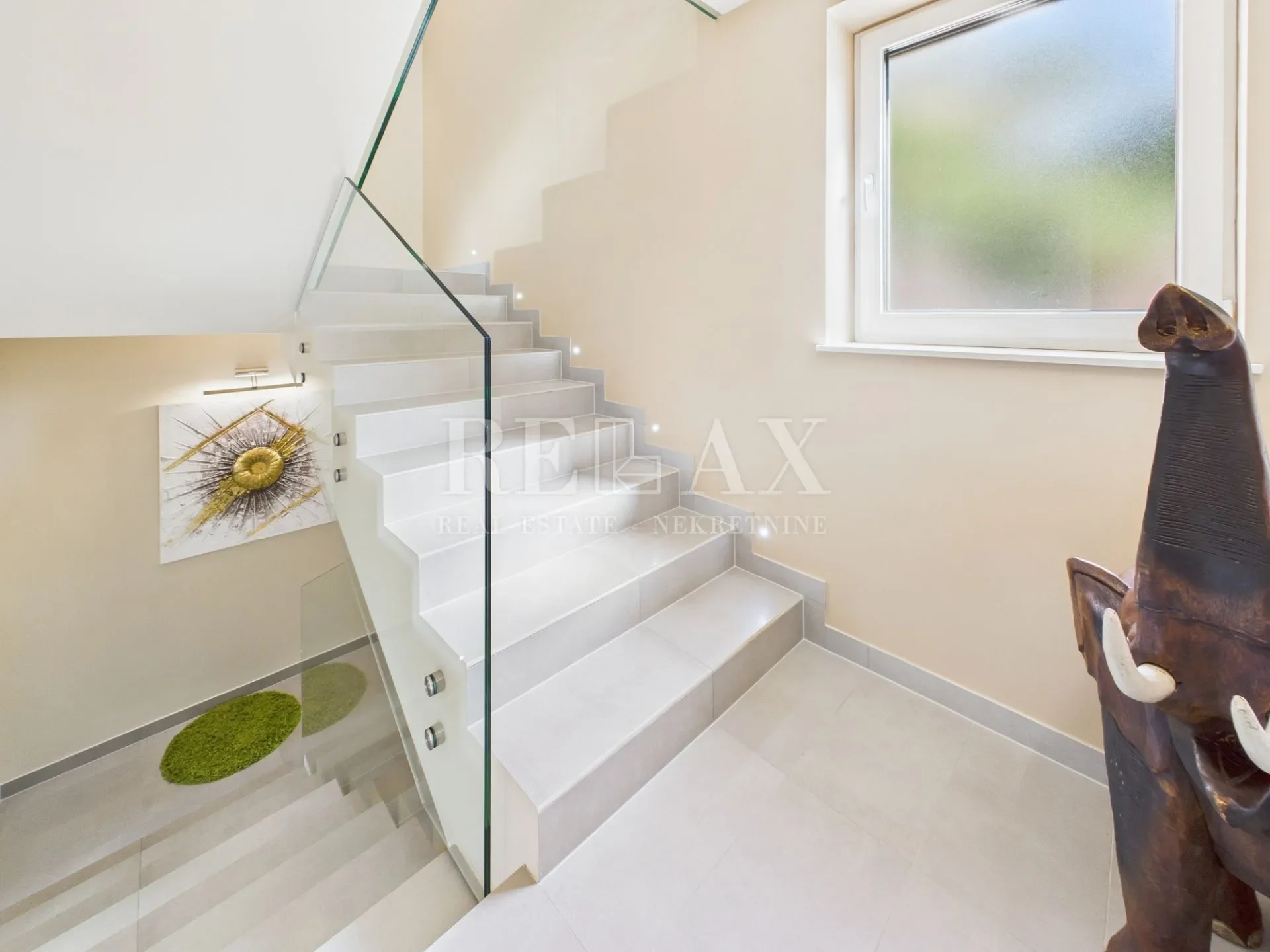 Gallery photo 2