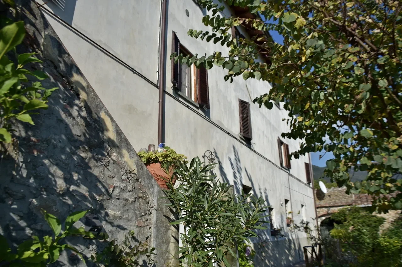 Exterior photo 2
