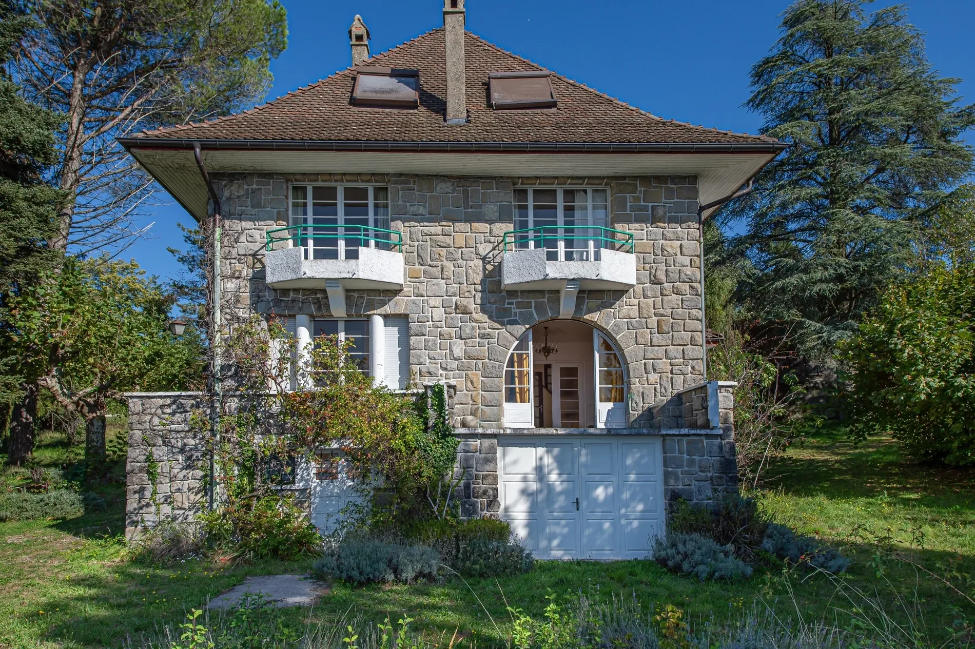 Exterior photo 3