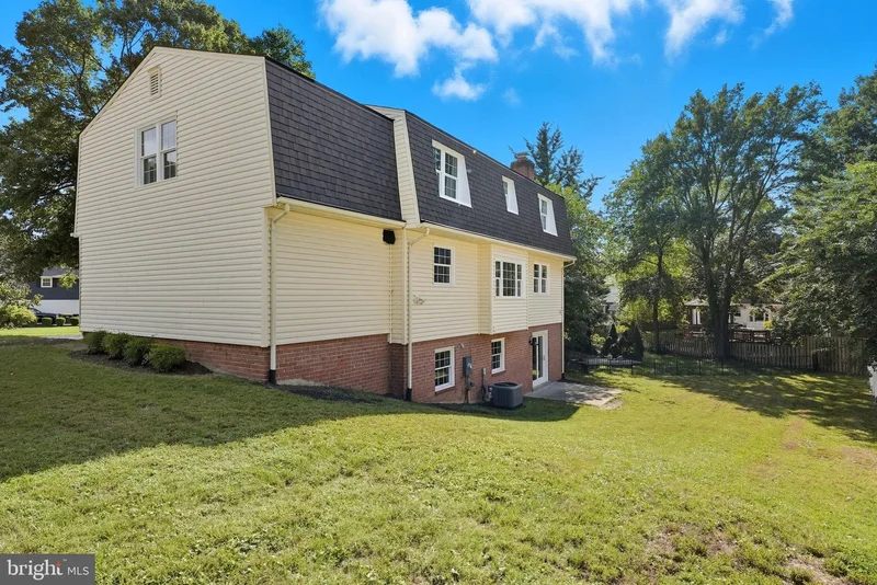 10431 Headly Ct, Fairfax, VA 22032, Fairfax, Virginia, United States. - Photo 16