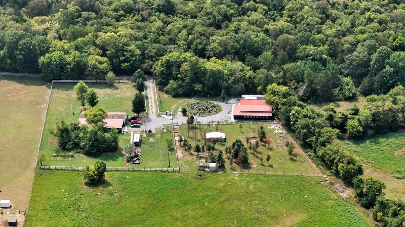 2600 Round Hill Rd, Belfast, Tennessee, United States. - Photo 77