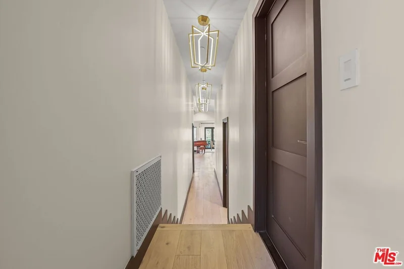 2835 Oak Point Dr, Los Angeles, CA 90068, Los Angeles, California, United States. - Photo 41