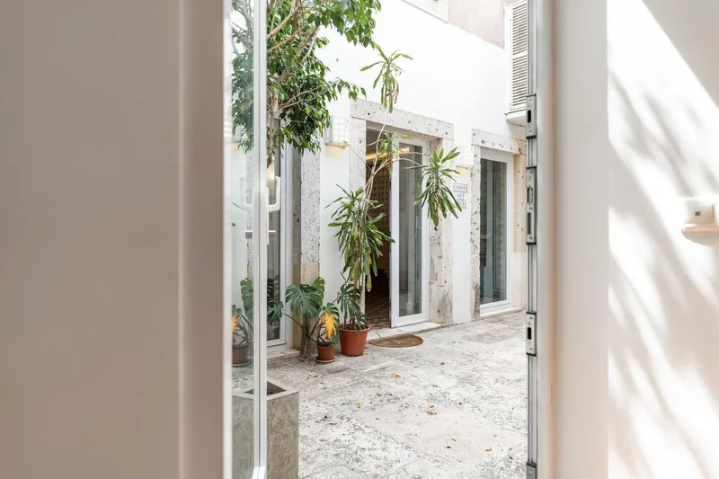 4 Bedroom Apartment With Parking, Chiado, Lisboa